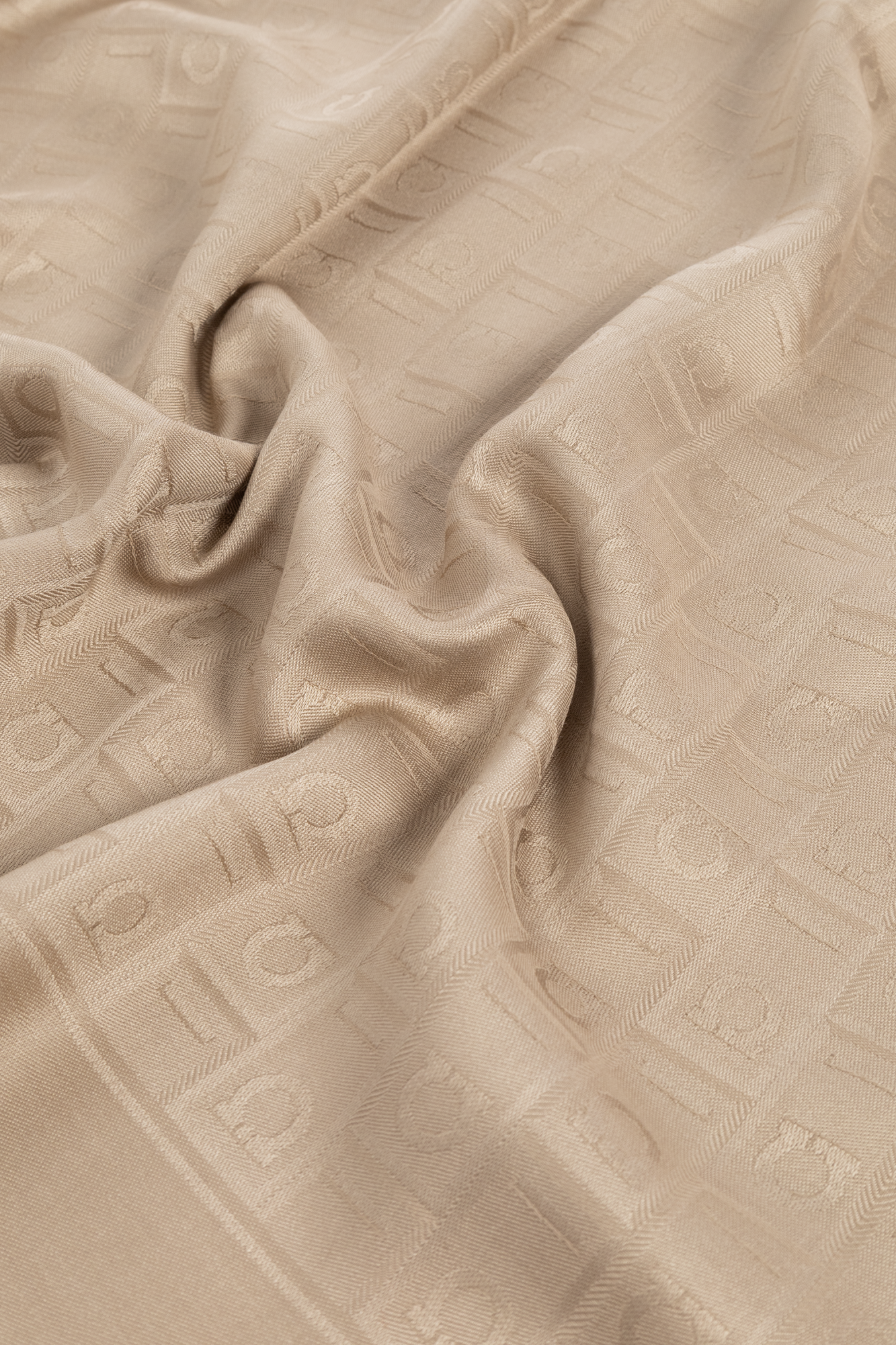 【関税&送料込】Ferragamo Scarfs Beige Gancini wool scarf in beige - Ferragamo | Mytheresa